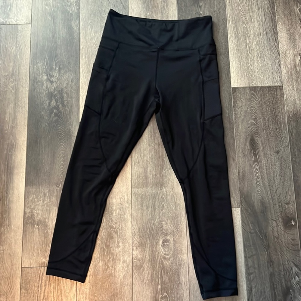 ZYIA Active light and tight leggings with pockets